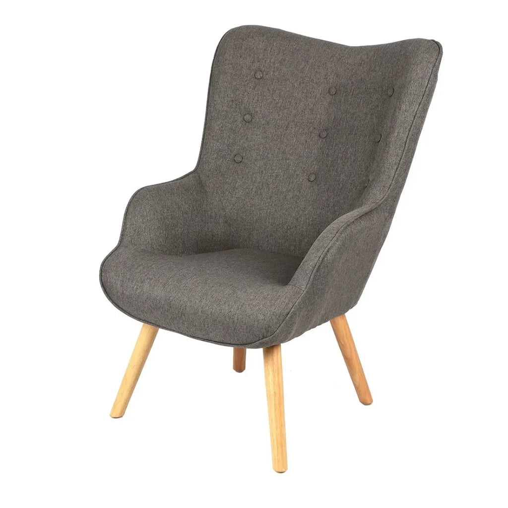 Poltrona da salotto in tessuto grigio scuro con piedi in legno collezione ENJOY. Stile scandinavo.