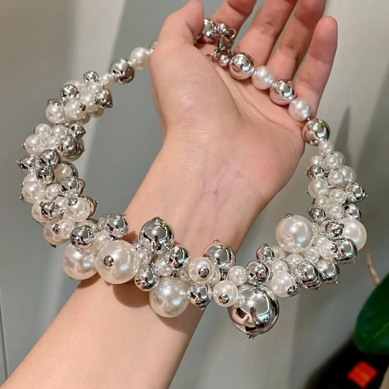 Collana a blocchi di colore fatta a mano con perle e perline rotonde, regalo di Natale o compleanno.