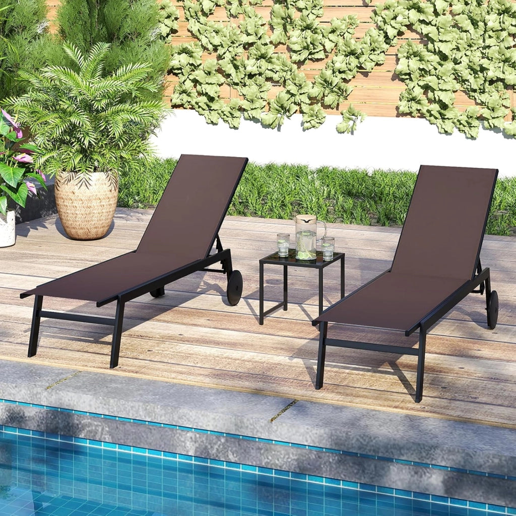 Lettino Prendisole da Giardino con Tavolino, Schienale Rgolabile 5 Livelli, 2 Ruoti, Sdraio da Patio in Tessuto Traspirante, per Piscina Terazza, Portata 150+50 kg (Marrone)