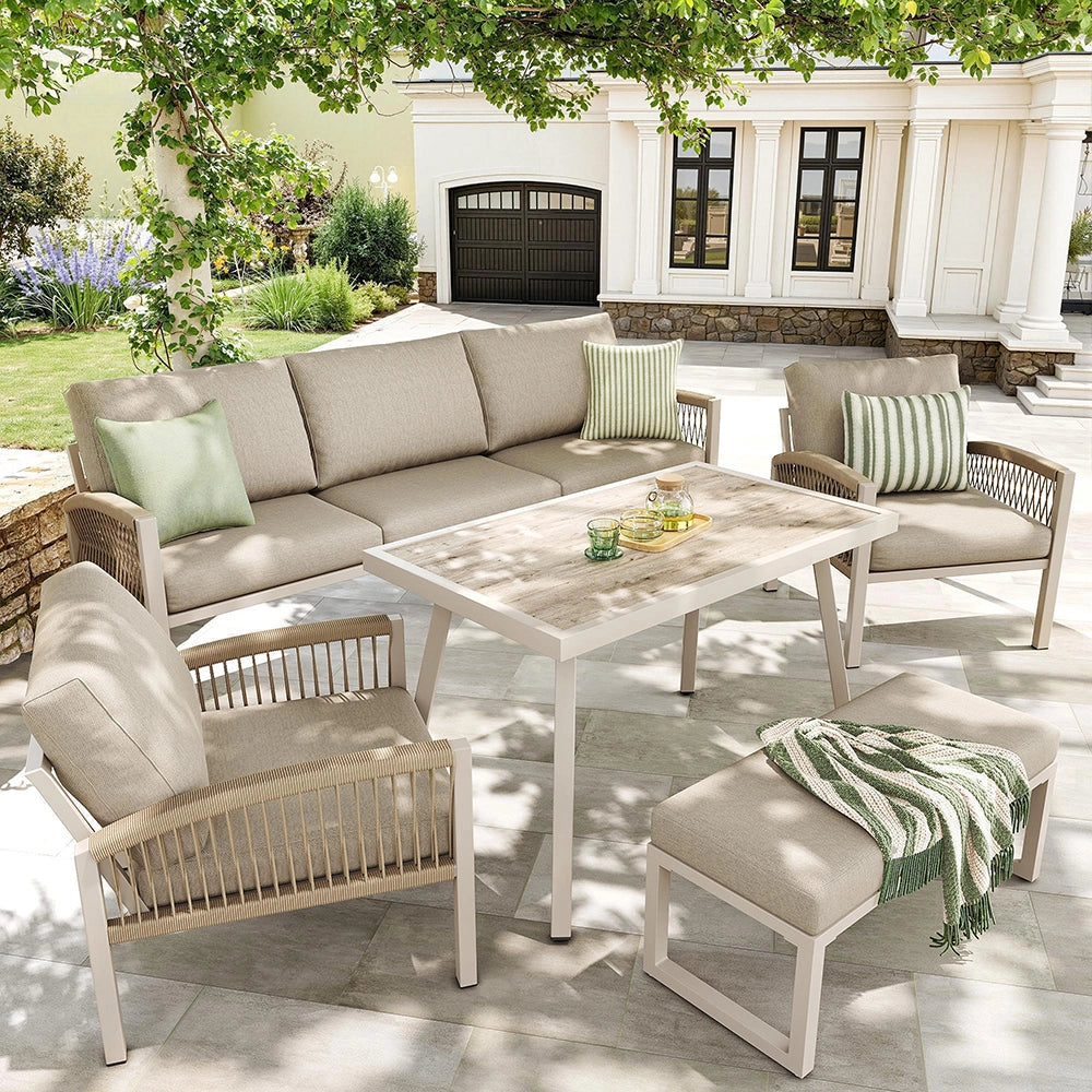 Set da giardino intrecciato a mano per 7 persone - Xylo - Struttura in ferro robusta con cuscini beige e tavolo in vetro effetto legno