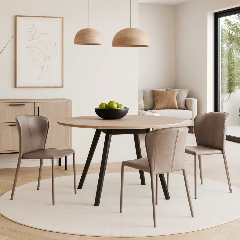 Set di 4 sedie da pranzo imbottite in similcuoio grigio chiaro Selene impilabili e con struttura in metallo facili da pulire | Duzzle