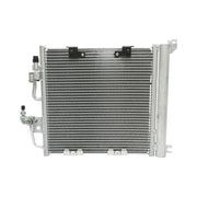 Radiatore climatizzazione (condensatore AC) – Opel Astra H, Zafira Dimensioni: 370 × 370 × 16 mm Codici OEM compatibili: 13129195, 1850099, 93178961, 1924005329