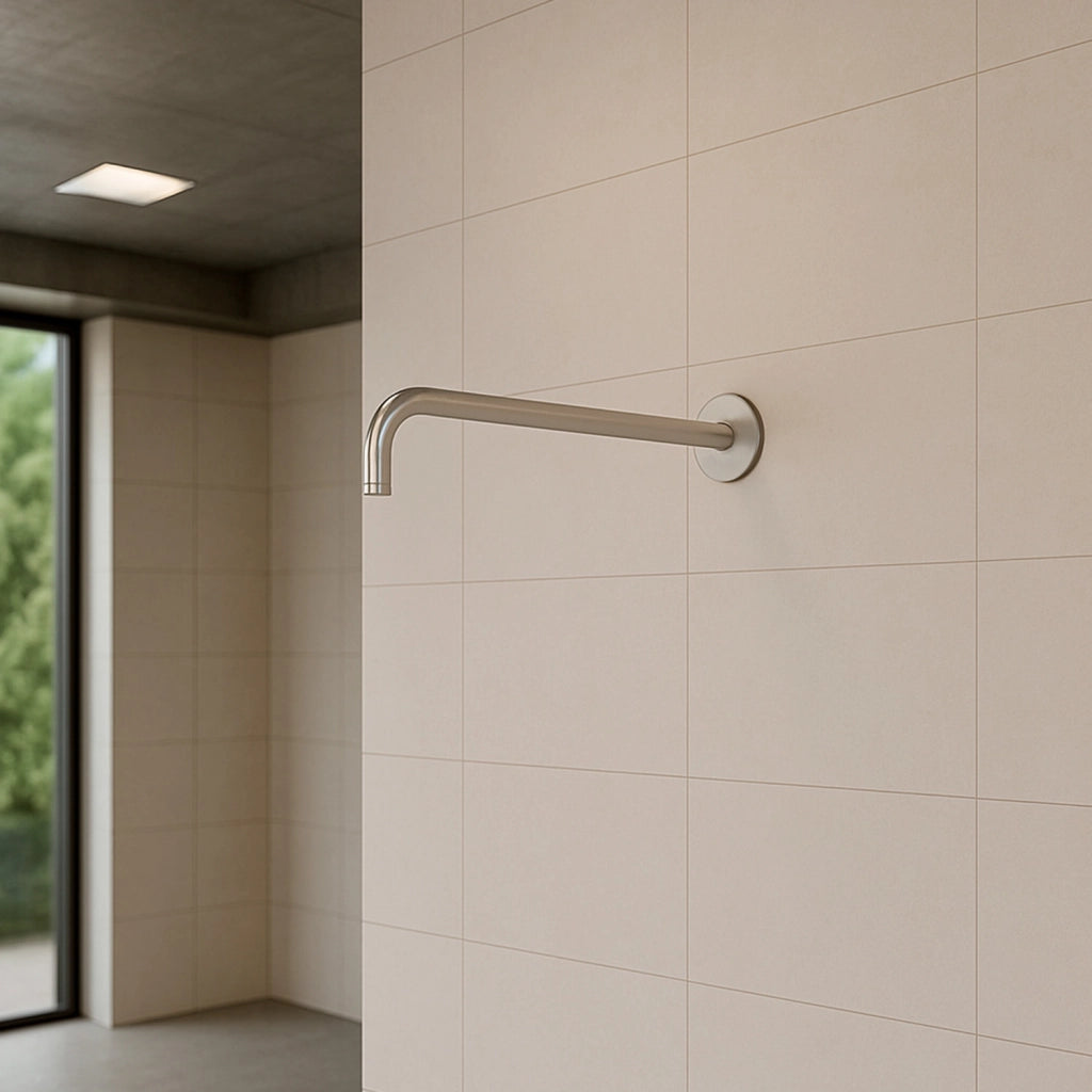 SINED Braccio doccia inox satinato per parete realizzato in acciaio inox 316L resistente alla corrosione adatto per ambienti interni ed esterni - Modello Levante