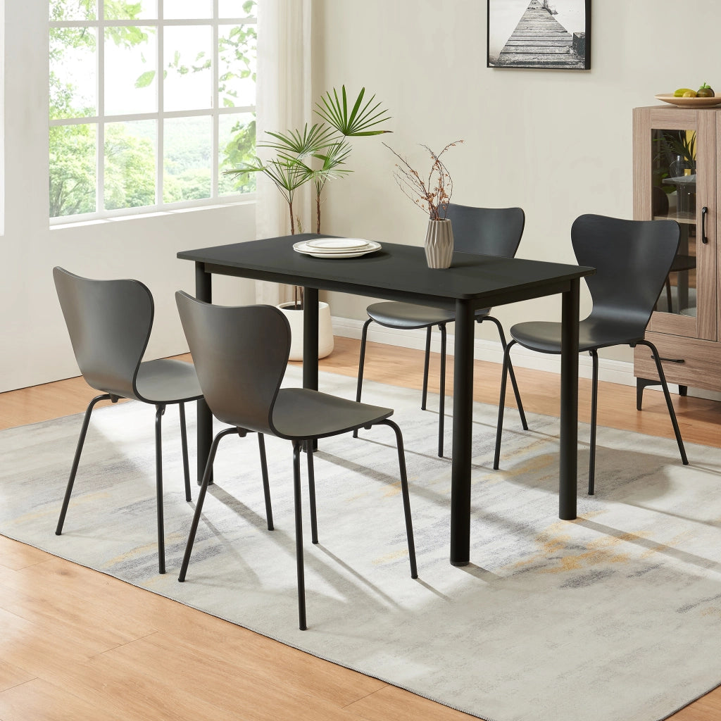 Set di 4 Sedie da Sala Essunga Impilabili - Nero [en.casa]