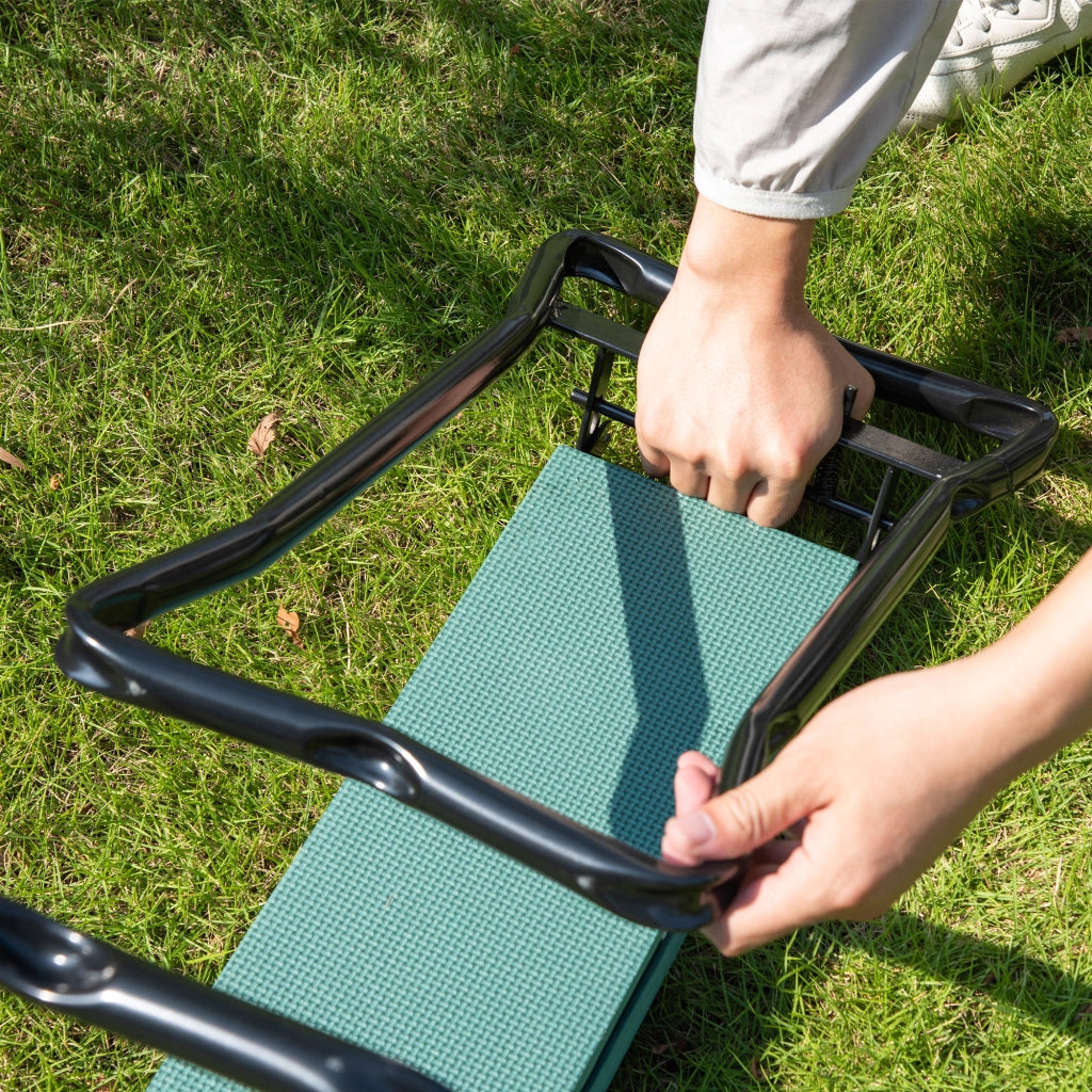Carrello pieghevole con seduta e supporto per ginocchia, struttura in acciaio ed EVA nero 58 × 28 × 49 cm