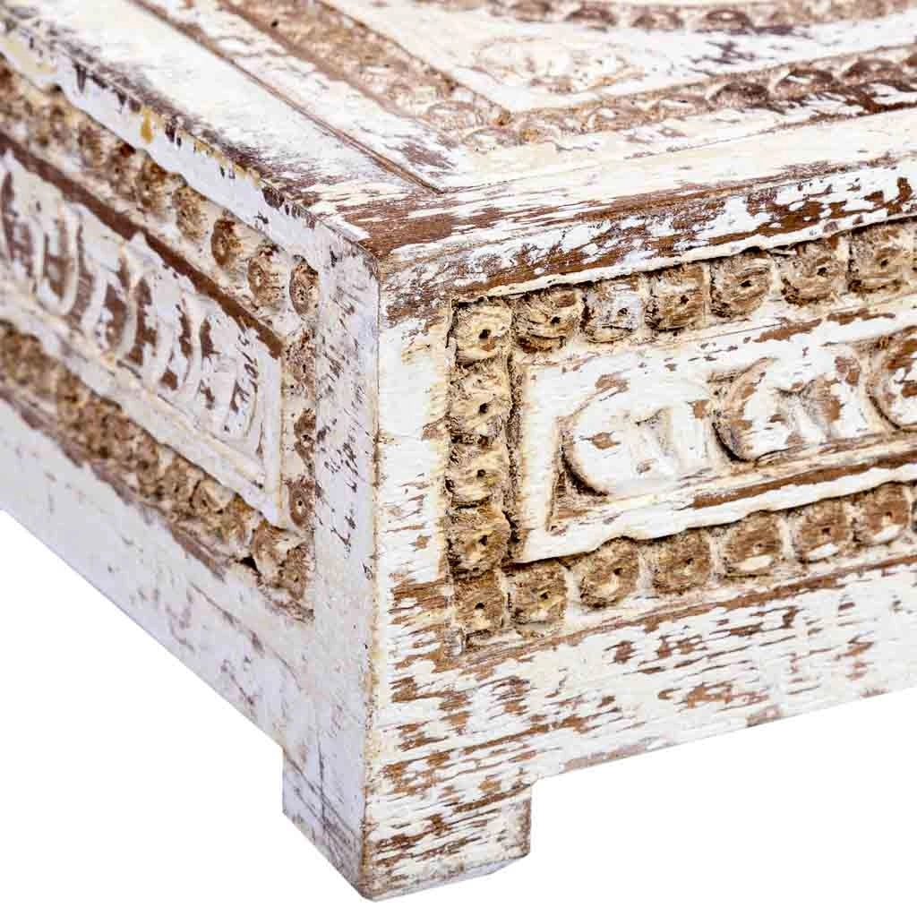Scatola in legno intagliata con finitura bianco anticato 19x19x10h cm