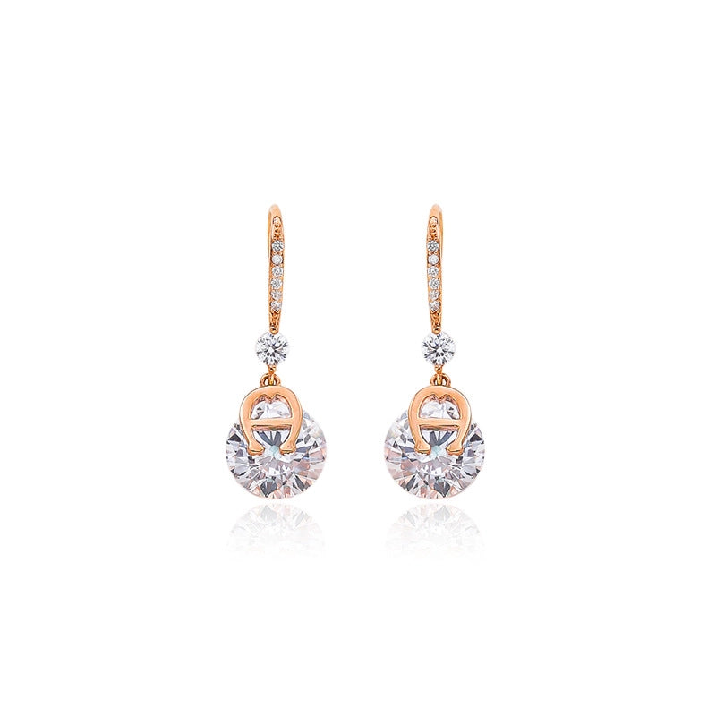 Design super scintillante ed elegante, ganci per orecchini a forma di lettera inglese, deliziosi orecchini a goccia con micro-zirconi incastonati.