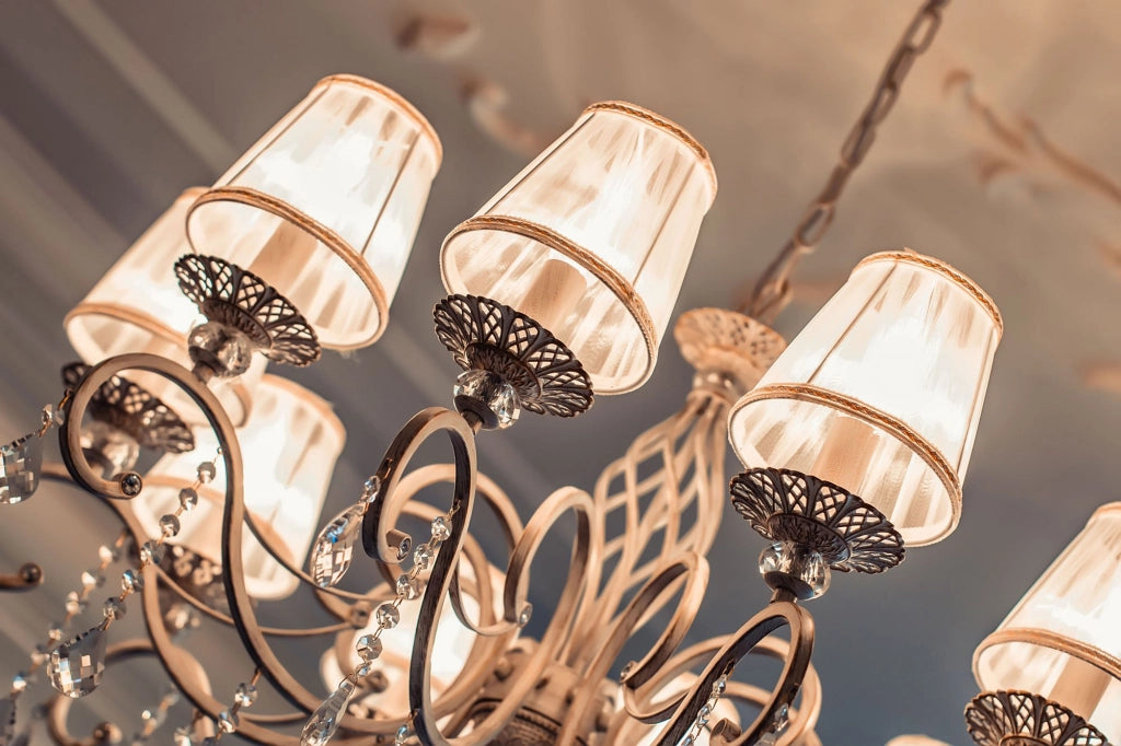Maytoni Lampadario Shabby Chic Grace 10 luci E14 bianco metallo cristallo