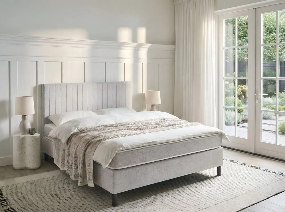 Letto matrimoniale con testiera Materasso a molle insacchettate 160 x 200 cm grigio chiaro camera da letto