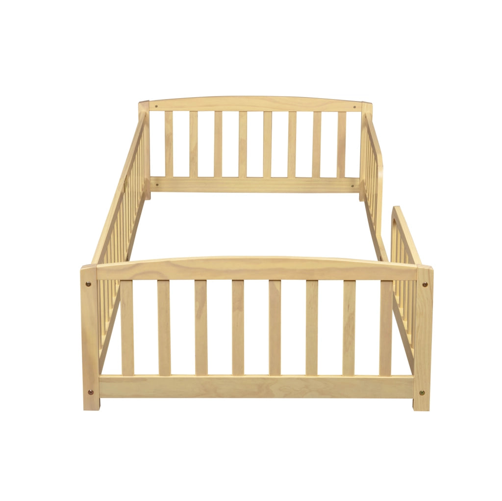 Letto a pavimento 90x200 cm con accesso centrale e sponde di sicurezza in legno colore naturale