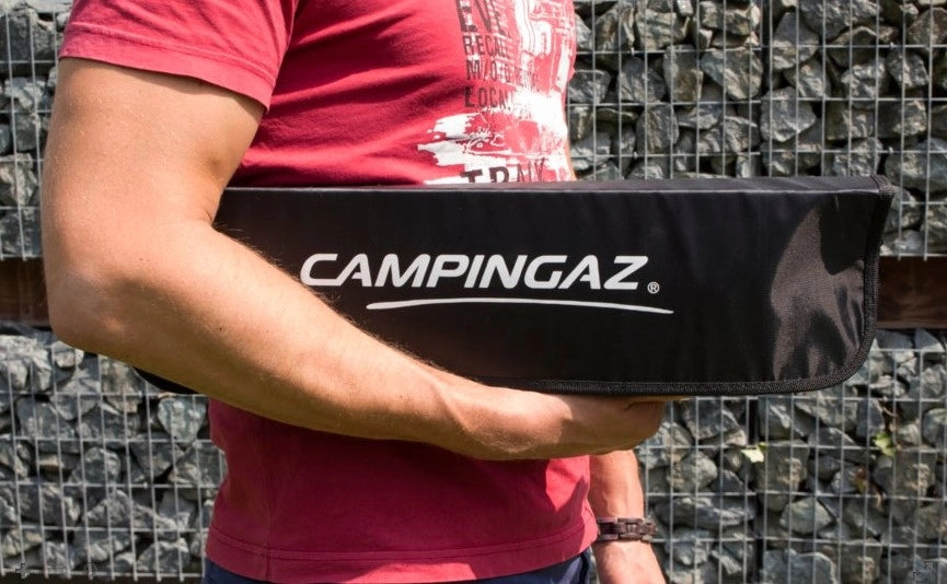 Campingaz borsa utensili in tessuto set composto da 1 coltello in acciaio inox, forchettone, pinza, 6 spiedini, 1 spatola manici in legno