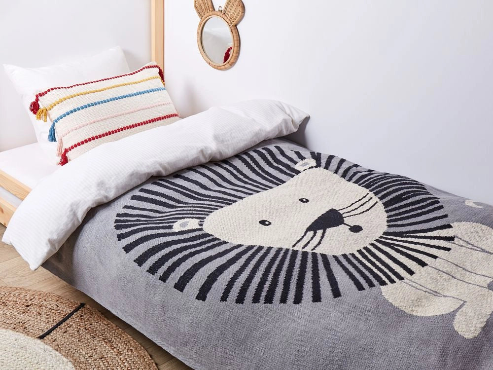 Coperta per bambini in cotone grigio 130 x 180 cm Lancio per il letto Accogliente motivo leone Camera da letto Camera dei bambini Design moderno