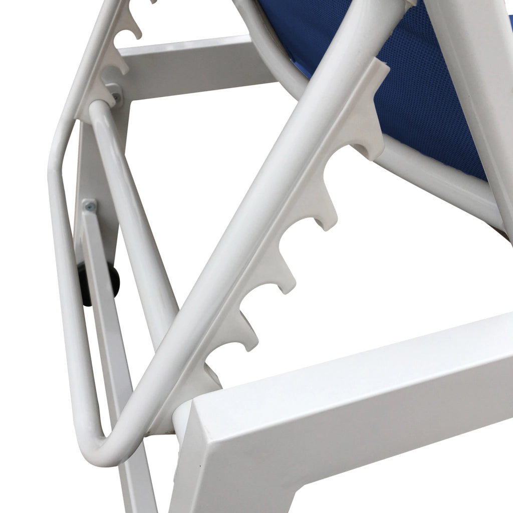 Set di 2 lettini BARBADOS in textilene blu eTavolino - alluminio bianco