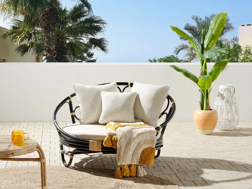 Lettino da esterno in rattan nero con cuscini resistenti alle intemperie stile boho tradizionale
