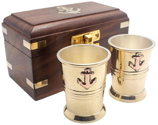 Set di bicchieri da rum nautico Calyron, 2 bicchieri in ottone con design a forma di ancore, scatola decorativa in legno