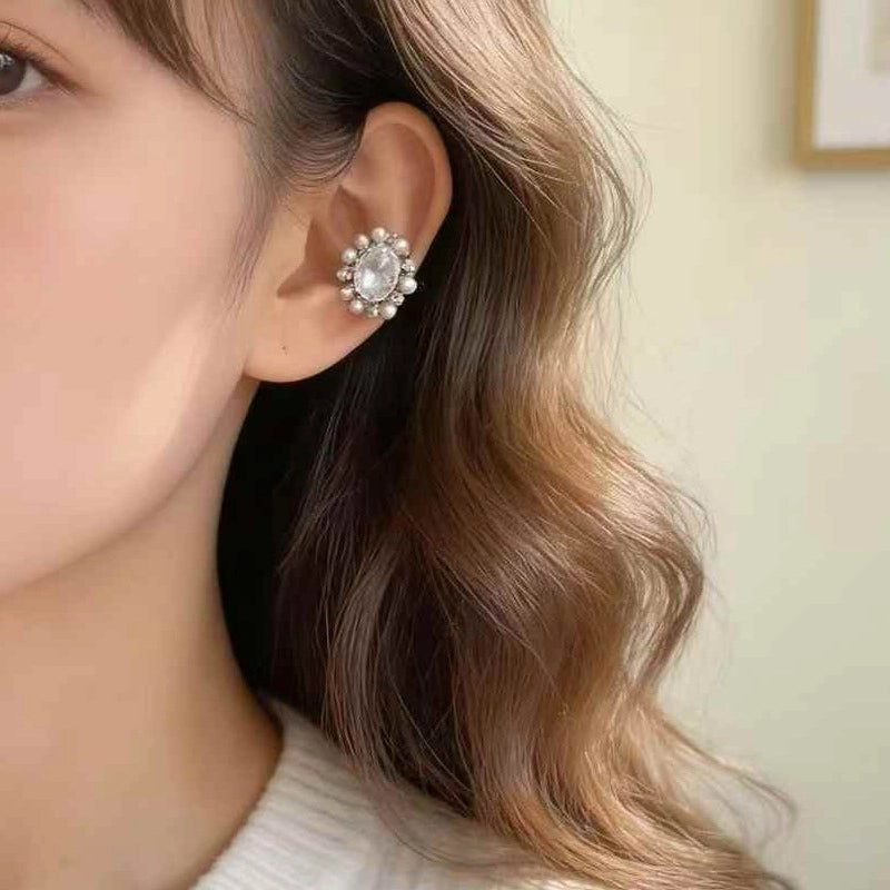 Orecchino a clip di lusso con perle e zirconi a forma di girasole: clip per cartilagine auricolare squisite e di alta gamma