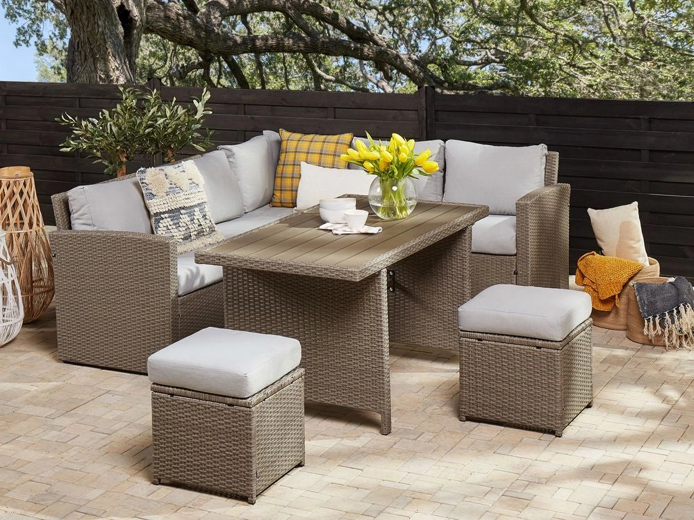 Divano ad angolo da giardino Set grigio Rattan Sintetico Taupe Cuscini Divano a 5 posti Tavolo 2 ottomani Set da pranzo all'aperto