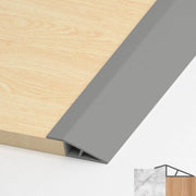 Striscia di copertura PVC per dorsi di porta, profilo di transizione autofibro, striscia di transizione per differenze di altezza di pavimento, copertura di dorsi per pavimenti in parquet e lamina. (grigio, 10 mm - 15 mm, 1 m)