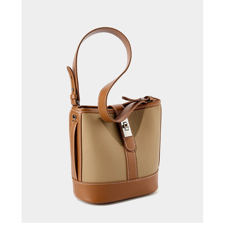 Borsa a tracolla in vera pelle da donna, colore marrone.