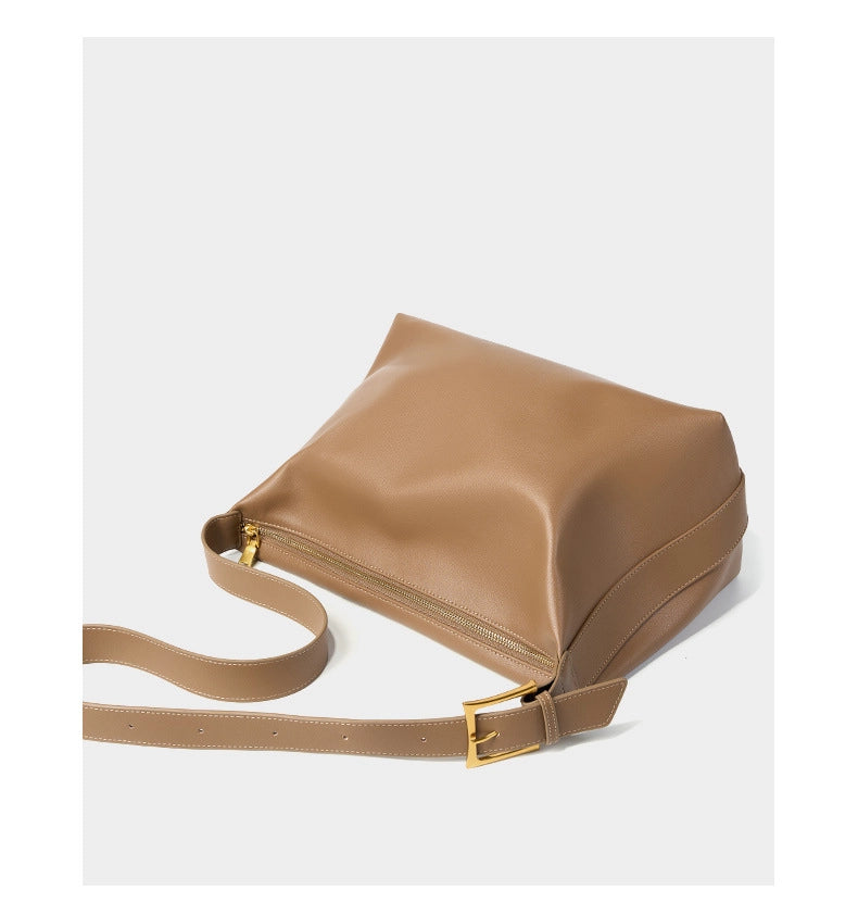 Borsa a tracolla classica in vera pelle da donna, colore marrone.