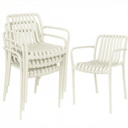 Set di 4 sedie da giardino impilabili con braccioli a doghe, ergonomiche, color crema.