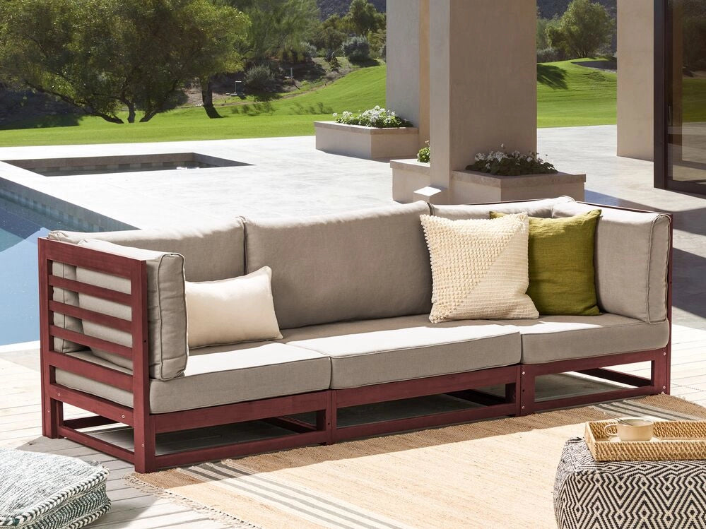 Divano da giardino a 3 posti per esterni in legno certificato di acacia mogano con cuscini tortora moderno elegante esterno