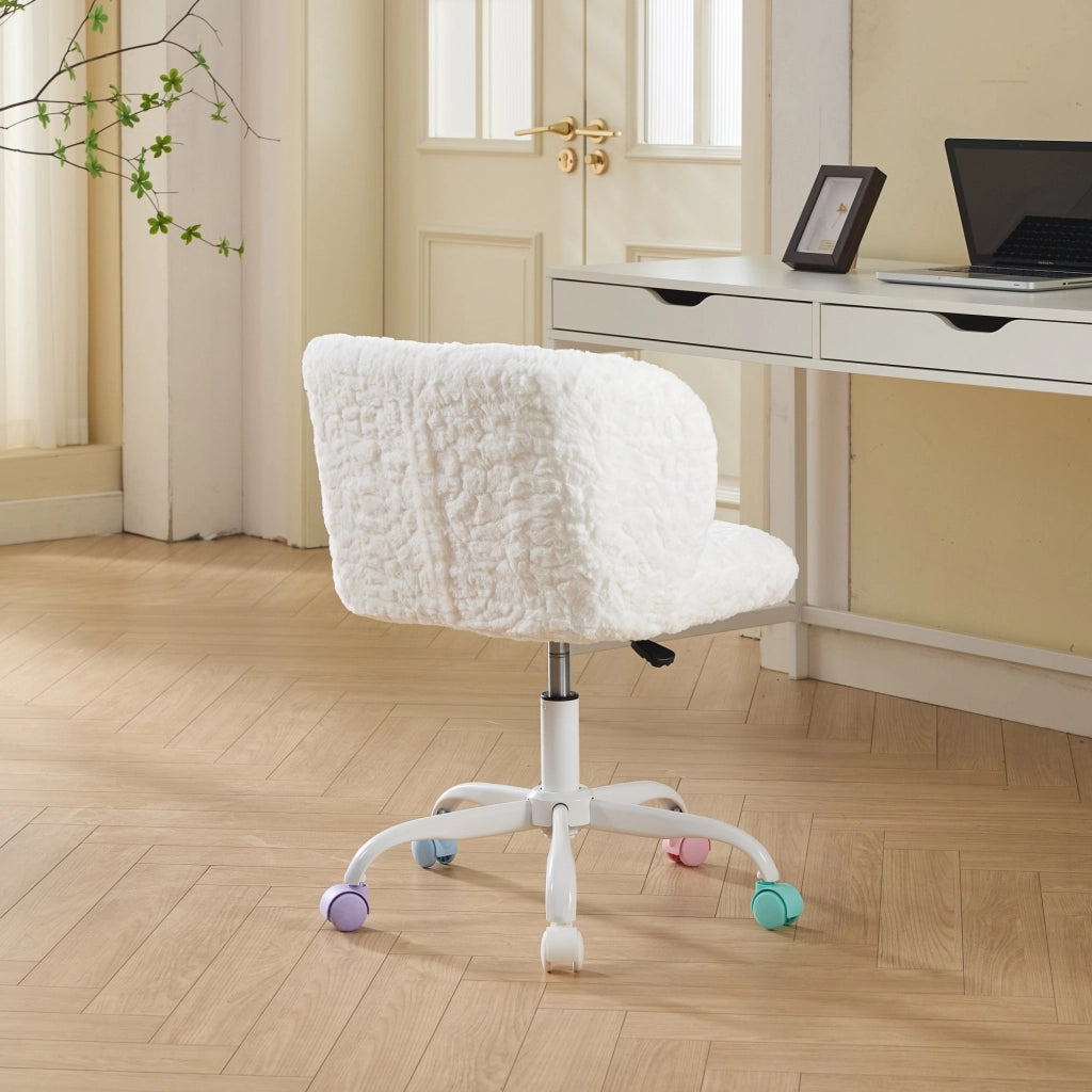 Sedia da ufficio girevole con altezza regolabile, seduta ergonomica e ruote silenziose in pelliccia sintetica crema