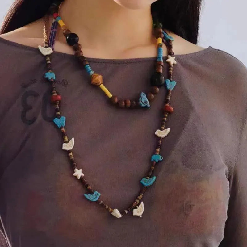 Collana vintage con farfalla e perline: ciondolo a stella in legno fatto a mano