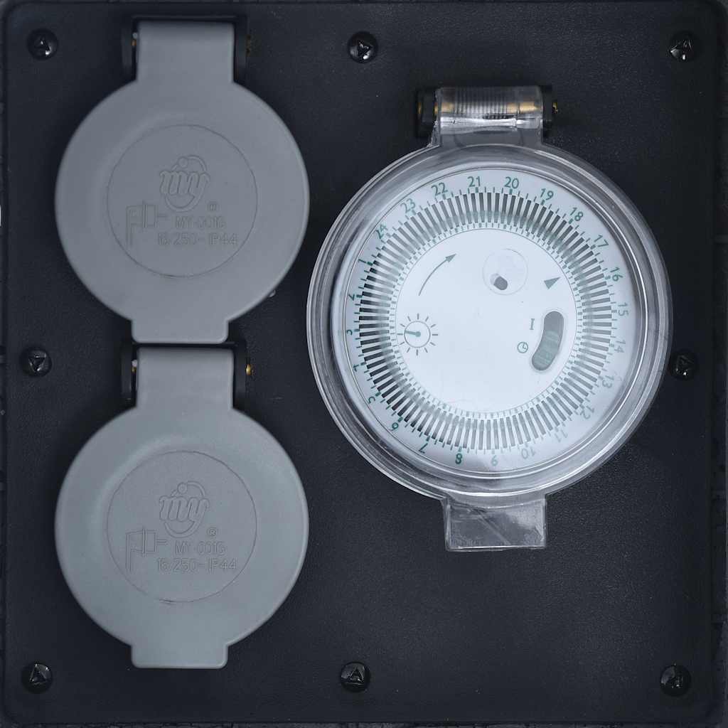 Presa da Esterno 2 Spine con Timer in Poliresina Grigia 48542