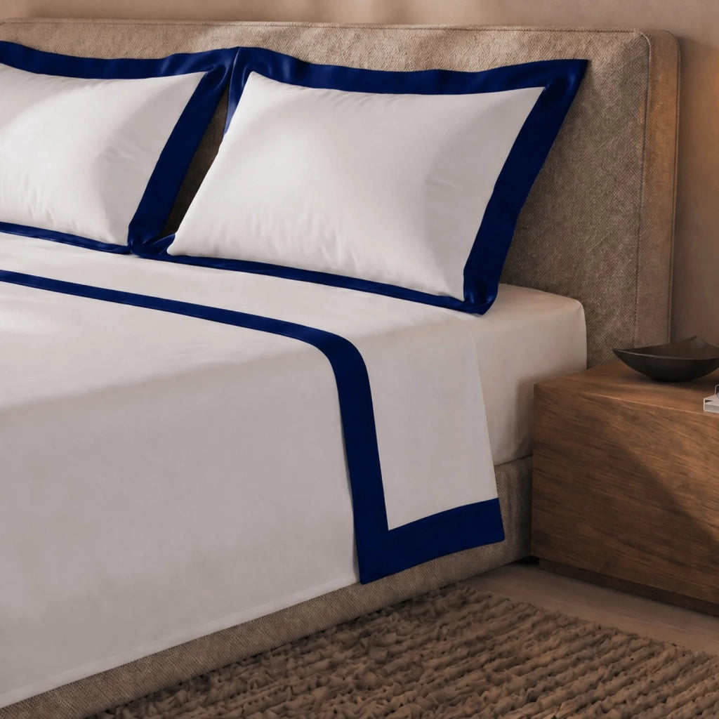 Set Lenzuola Letto Matrimoniale 100% Cotone | Lenzuolo Piano 250x295 cm, Lenzuolo con Angoli 175x200 cm e 2 Federe Coordinate | Lenzuola con Balza Decorativa in Raso Blu