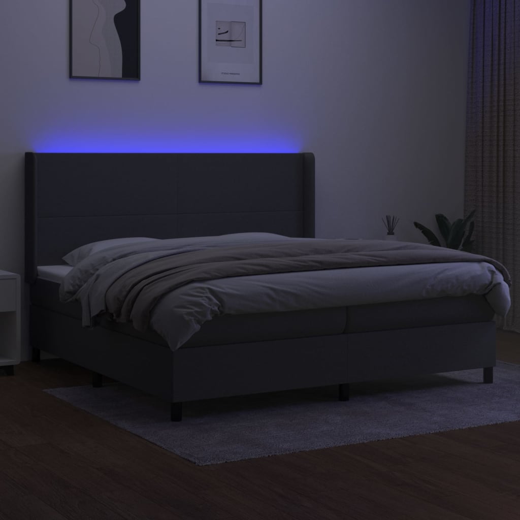 Letto a Molle Materasso e LED Grigio Scuro 200x200cm in Tessuto 3138182