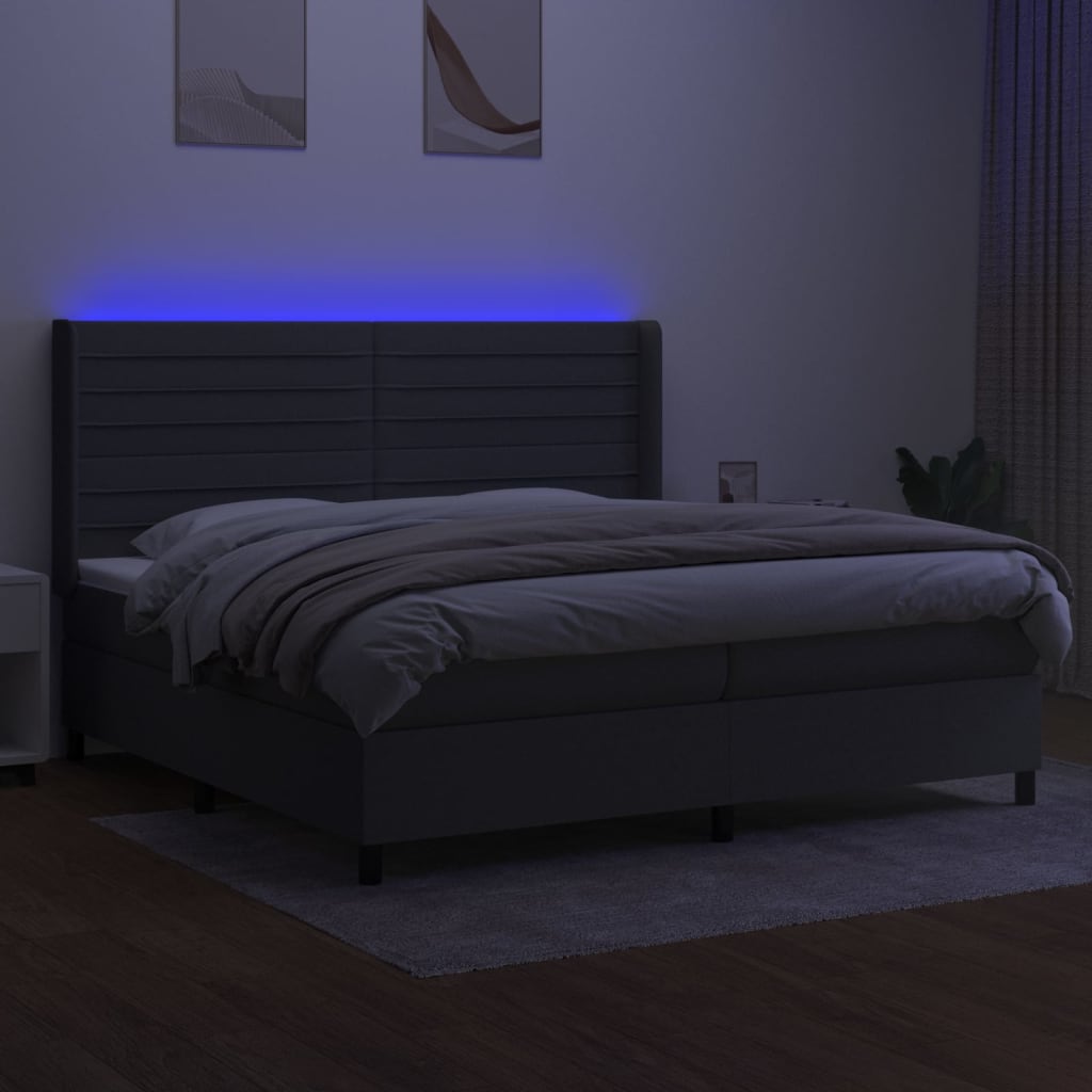 Letto a Molle Materasso e LED Grigio Scuro 200x200cm in Tessuto 3138422