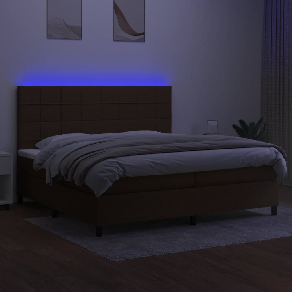 Letto a Molle Materasso e LED Marronescuro 200x200cm in Tessuto 3134904