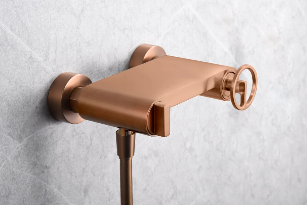 IMEX Set doccia monocomando oro rosa spazzolato in ottone con doccetta rotonda tubo flessibile 180 cm in acciaio rinforzato supporto ABS cartuccia ceramica Ø35 mm modello Imex-BDC033-5ORC