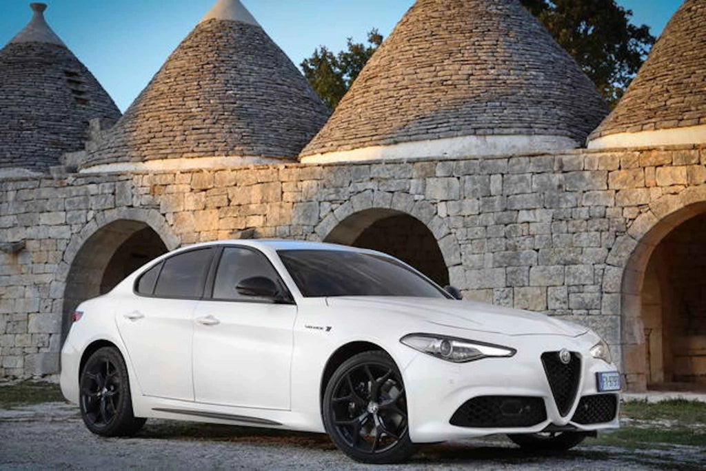Tappeti in Gomma per (CAMBIO AUTOMATICO) A.R.Giulia 4x2 dal 2016-, Giulia model year 2WD dal 2020-