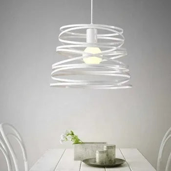 Lampadario moderno a sospensione a fasce intrecciate. in ferro verniciato finish opaco - Attacco 1xE27. Potenza max 1x60 W. dim. 33x22 cm