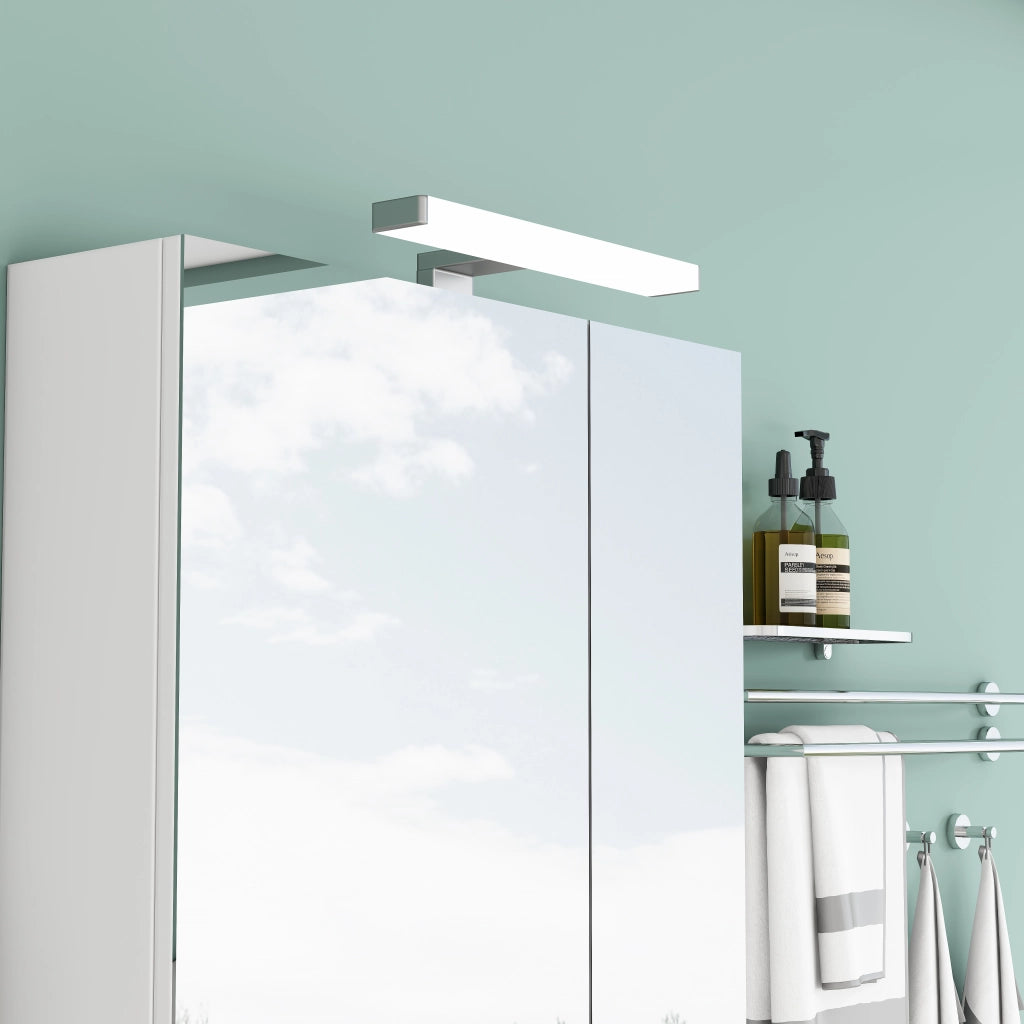 Mobile con specchio con 2 ante asimmetriche; ripiani in vetro regolabili; LED e presa integrata per bagno; bianco