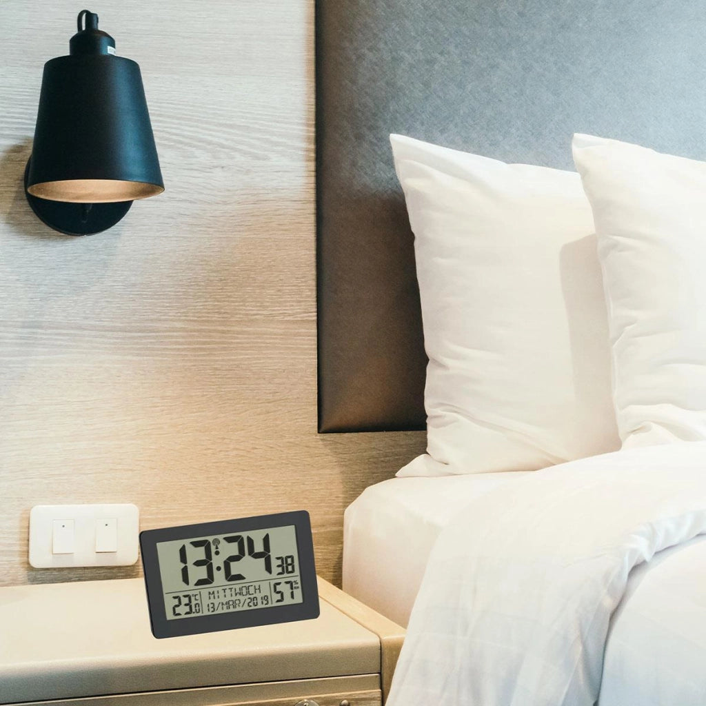 TFA-Dostmann 60.2557.01 Sveglia Digitale con Termoigrometro Radiocontrollato Display LCD 2 Sveglie Funzione Snooze colore Nero