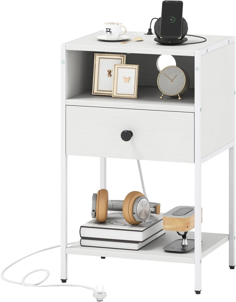 Comodino con stazione di ricarica integrata, cassetto e scomparto, poggiapiedi regolabili, comodino per camera da letto, soggiorno, ufficio, stile industriale, 40 x 32 x 65 cm (bianco