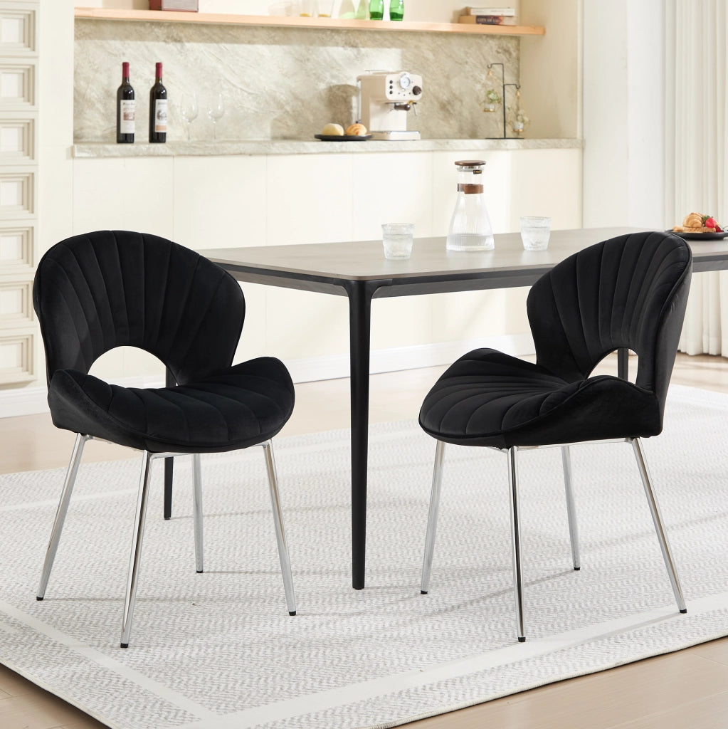 Sedia da pranzo in velluto nero senza braccioli; struttura in metallo; 66 x 55;5 x 53;5 cm
