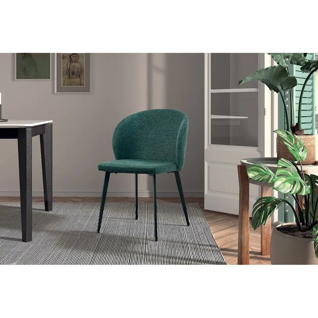 Sedia rivestita in tessuto per sala da pranzo colore verde. Collezione HARDIN
