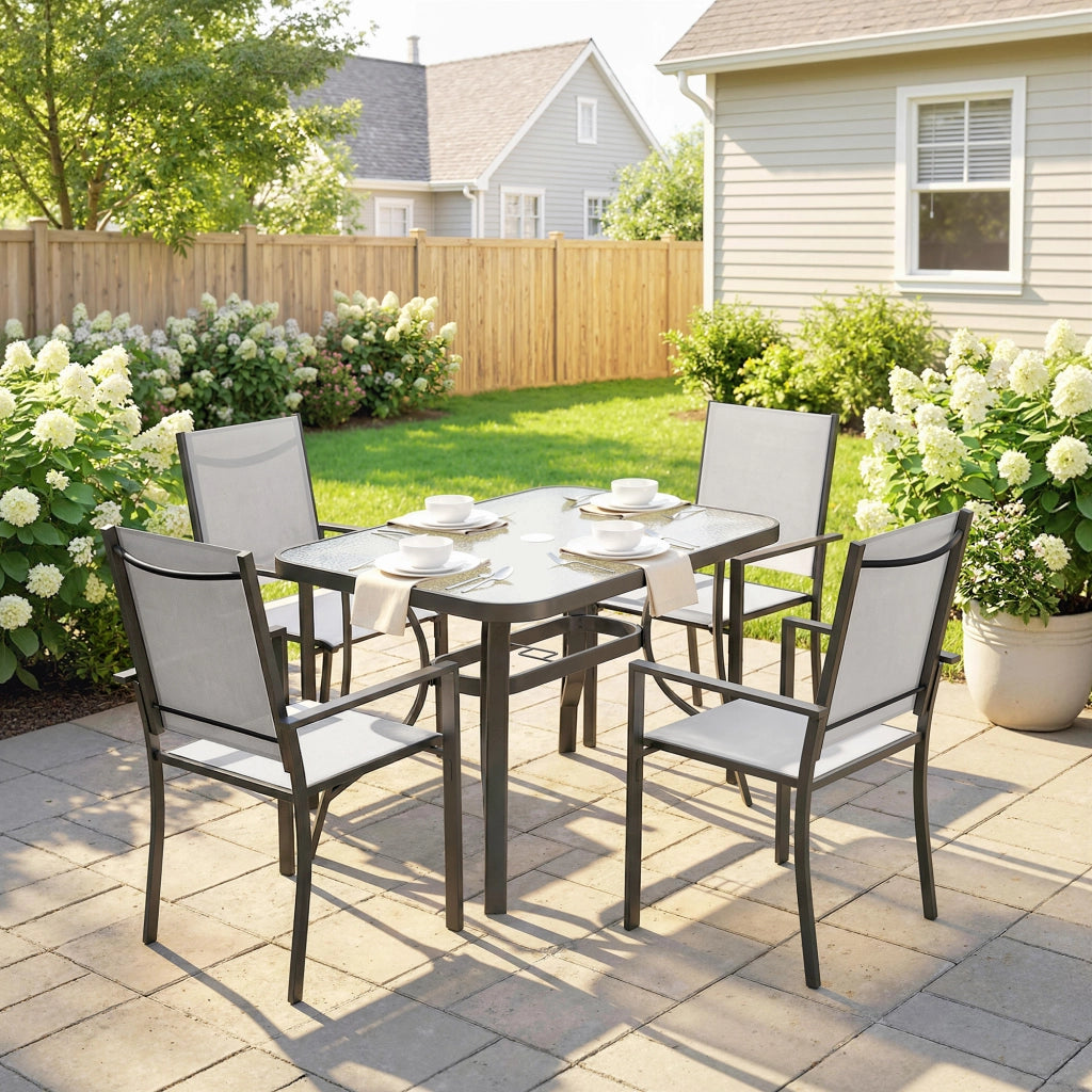 Set 5 Pezzi da Giardino con 4 Sedie Impilabili e Tavolo in Vetro Temperato con Foro per Ombrellone in Texteline Grigio