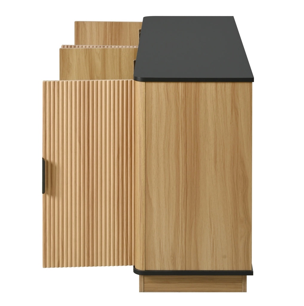 Credenza moderna in legno naturale con ante ondulate