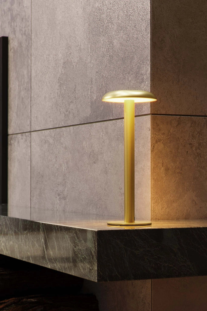 Lampada da Tavolo Portatile Bimba LED 2W IP65 Dimmerabile CCT 2000K/3100K/5000K Oro Spazzolato - Beneito & Faure per Interni ed Esterni