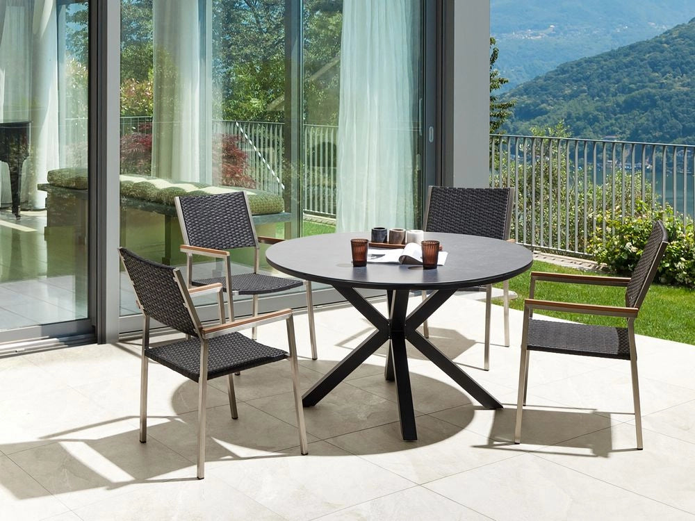 Set da pranzo da giardino Tavolo in alluminio grigio e nero Piano in vetro ceramico Sedie in rattan PE Telaio in acciaio inox Arredo da esterno a 4 posti Moderno