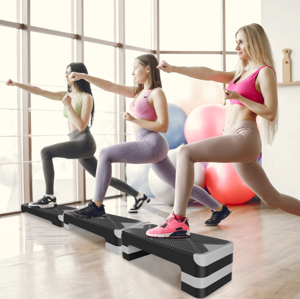 Step aerobico regolabile a 3 altezze nero e grigio