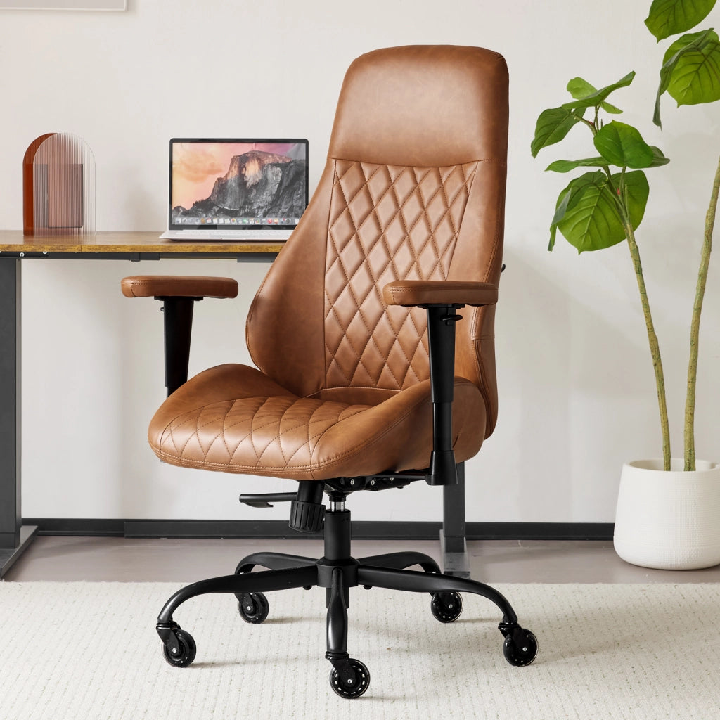 Sedia da ufficio ergonomica con altezza regolabile e braccioli regolabili in pelle marrone girevole 56 × 32 × 77 cm