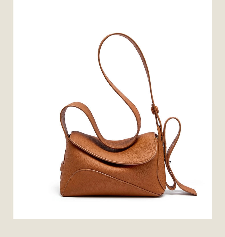 Borsa a tracolla da donna in vera pelle, spaziosa e casual, colore marrone.