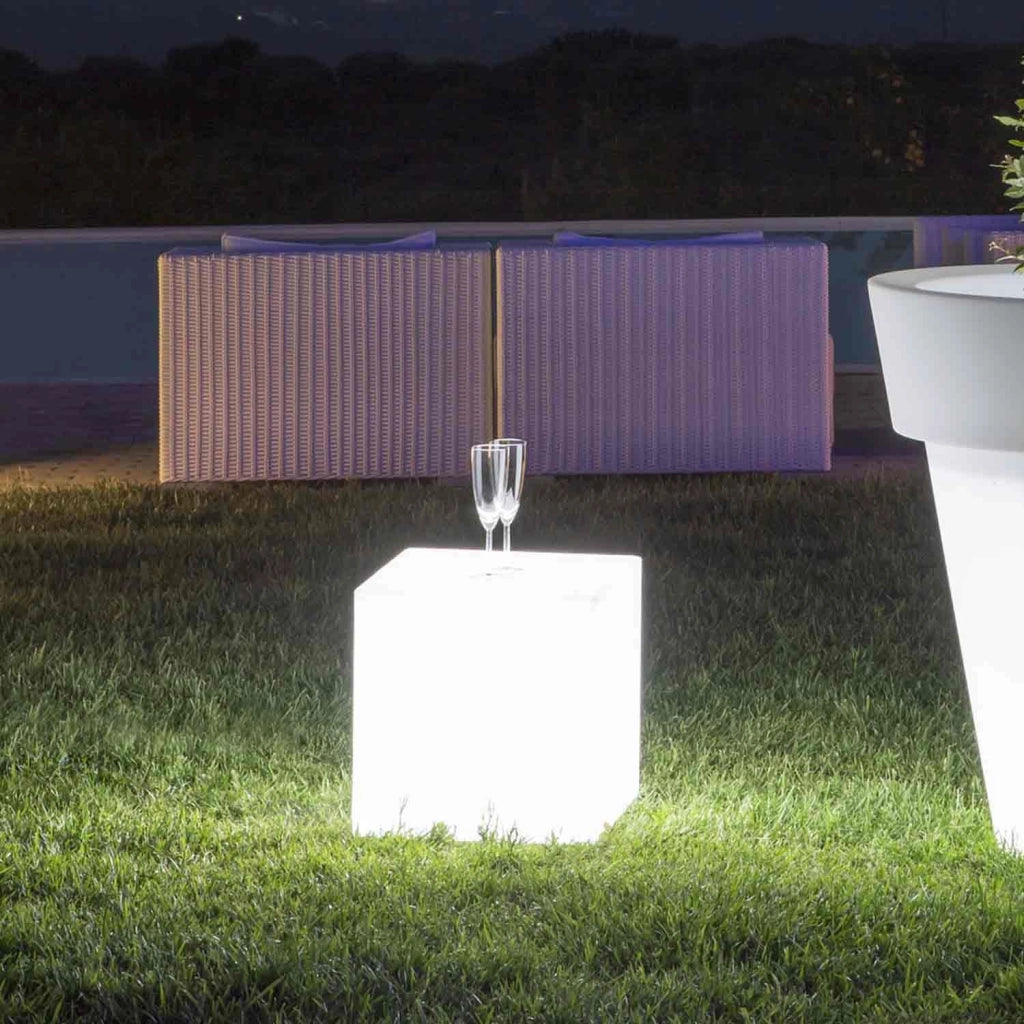 Lampada Cubo In Resina Quadrato H40 Luce Rossa 40x40Cm