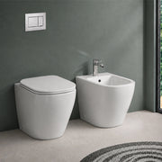 Sanitari filomuro in ceramica bianco design quadrato con copriwc e scarico rimless Kayra